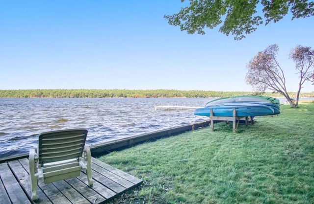 Lakefront Family Retreat w/ kayaks, near Lake MI!