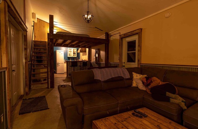 Lakefront Farm, Tiny House, Sauna Experience - Pet Friendly!