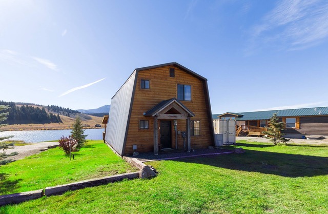 Lakefront,Firepit,Grill,Kayaks,Private Dock,20m Yellowstone,Sleeps 6, Henry's Hatch Cabin