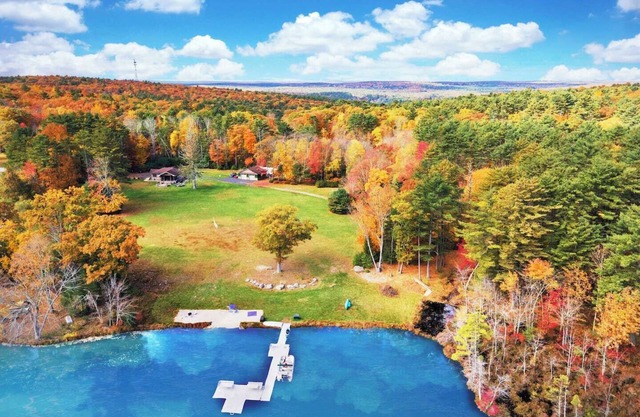 Lakefront | 22 acres | HotTub | Game Room
