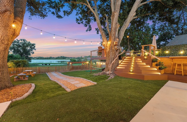 Lakefront Gem Near Clearwater