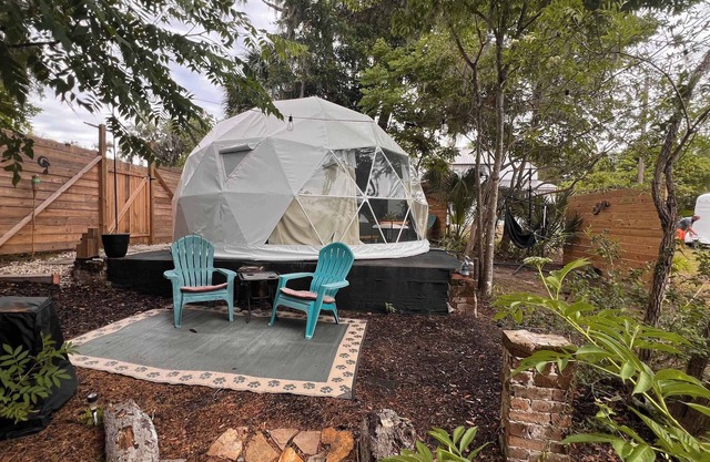 Lakefront Geodome with amazing sunsets
