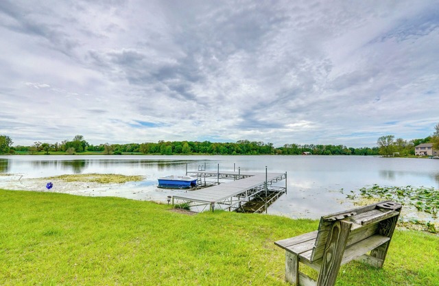 Lakefront Getaway w/ Dock in Akron