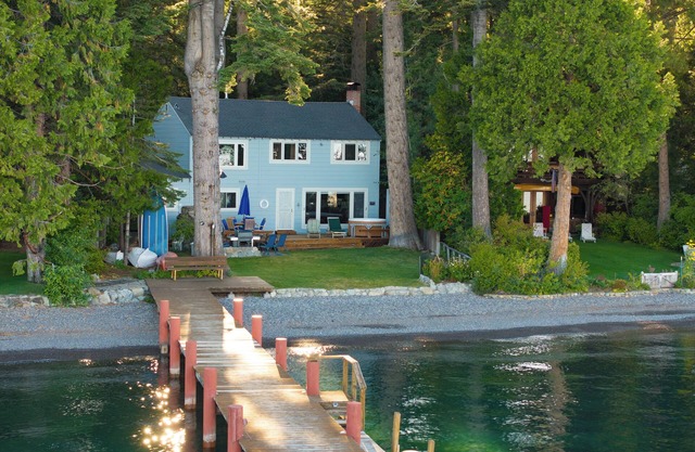 Lakefront Haven by AvantStay | Minutes to Ski Resorts | Private Dock