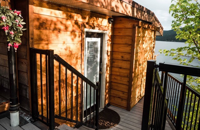Lakefront Hideaway w/ beautiful views, quiet area, private lake access & dock!