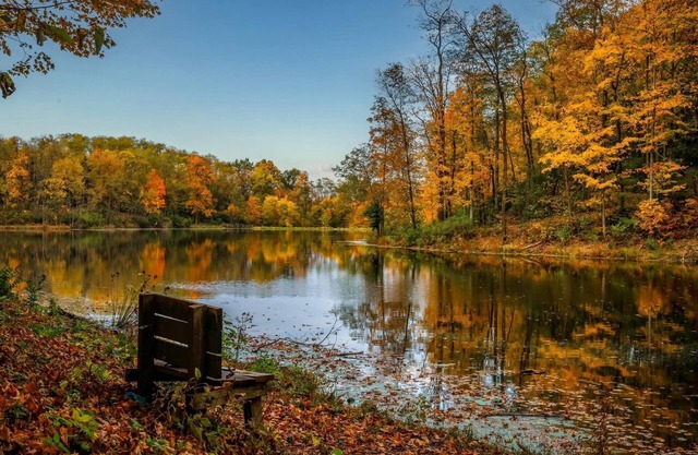 Lakefront + Hiking Trail + Huge Family Friendly House + near Ark Encounter
