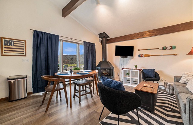 Lakefront Home Minutes to Boyne Mountain and Downtown Gaylord