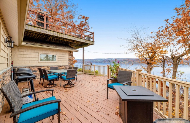 Lakefront home near golf with deck & two firepits - close to attractions