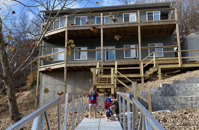 Lakefront home, private dock, mile marker #59
