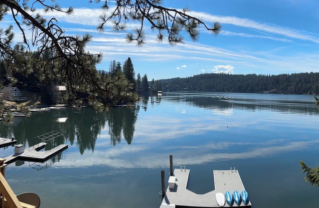 Lakefront Home Private Dock Kayaks