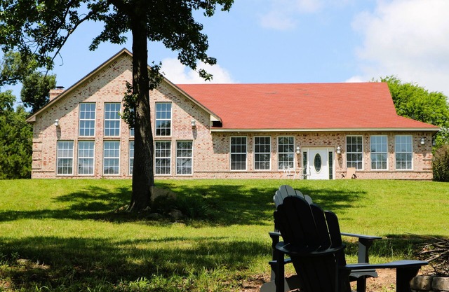 Lakefront Home!! Relax and Enjoy Wide Open Views of Lake Palestine!