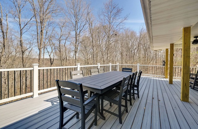 Lakefront Home w/ Deck, Near Mammoth Cave Park!
