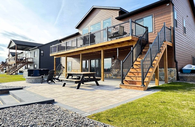 Sand Trap Shores at Sunset Lake – Sleeps 20