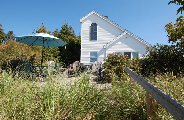 Lakefront home with firepit, grill & furnished deck