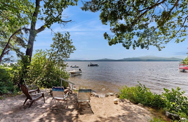 Casa frente al lago con vistas, acceso al agua para paseos en bote / natación y más
