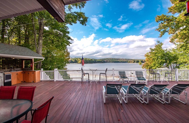 Lakefront - Hot Tub - Beach - Deck - BBQ - Peloton