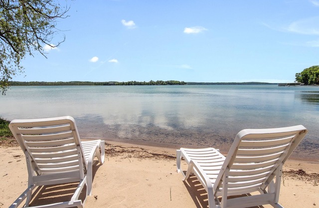 Frente a la playa de Paradise View Elk Lake Home - Pontón incluido - deslizamiento de barco disponible