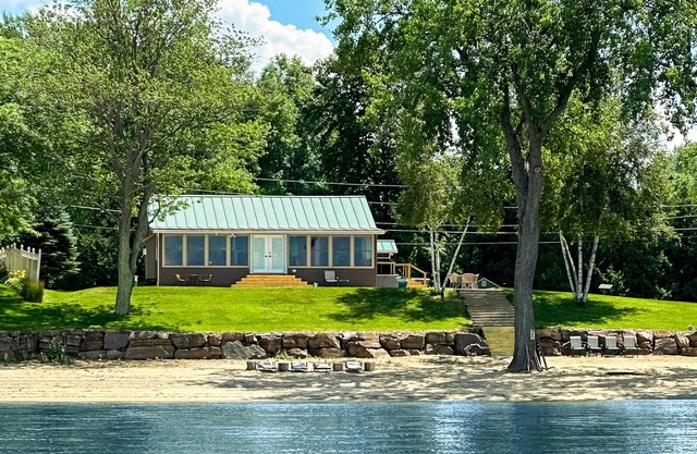 Lakefront house w/ views, beach, fireplace, firepit, central air, arcade games
