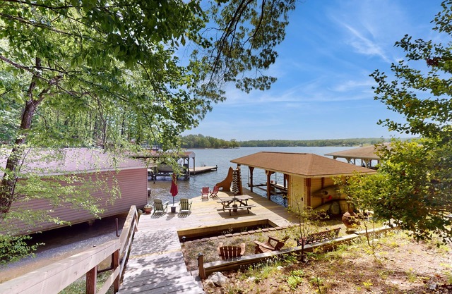 Lakefront house w/waterslide, hot tub, game room, & wood fireplace