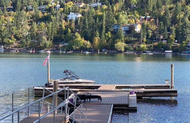 LAKEFRONT HOUSE with boat dock in TOWN and CLOSE TO 3 SKI RESORTS!