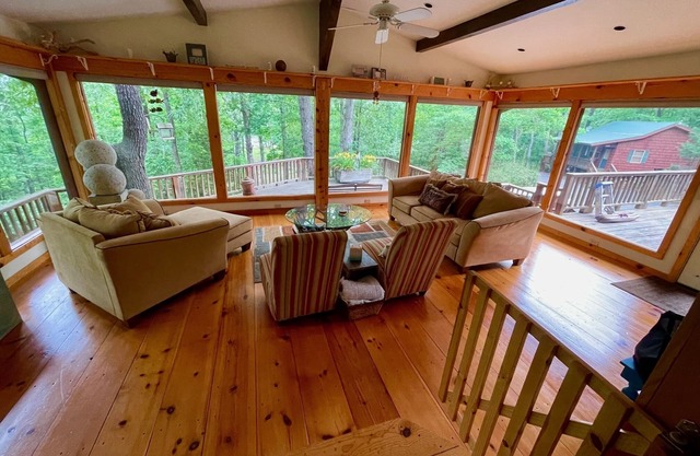Lakefront “Lakehouse Lounge” - Heber Springs/Greers Ferry/Quitman