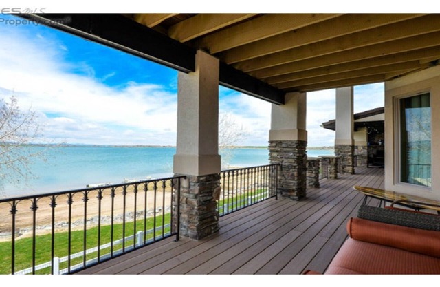 LAKEFRONT: AMPLIA CASA CON MARAVILLOSAS VISTAS AL LAGO Y LA MONTAÑA