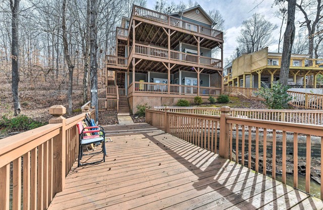 Lakefront Lexington House w/ Spacious Deck!