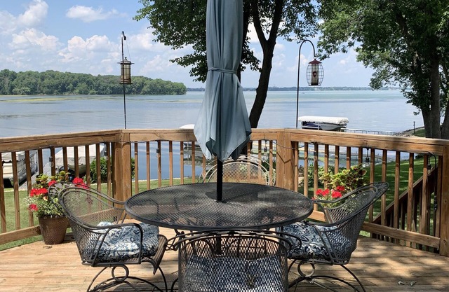 Lakefront Living in Madison