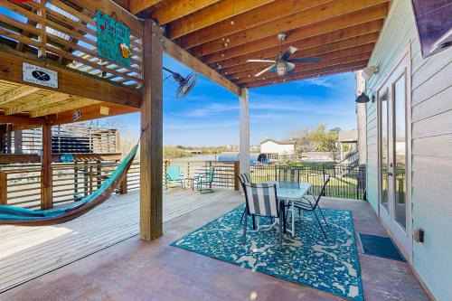Lakefront Living
