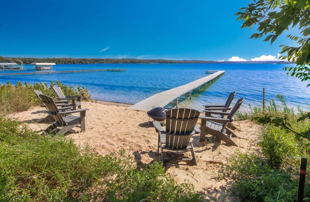 LAKEFRONT Location Location Location High Quality Experience 2.3 miles 2 Leland