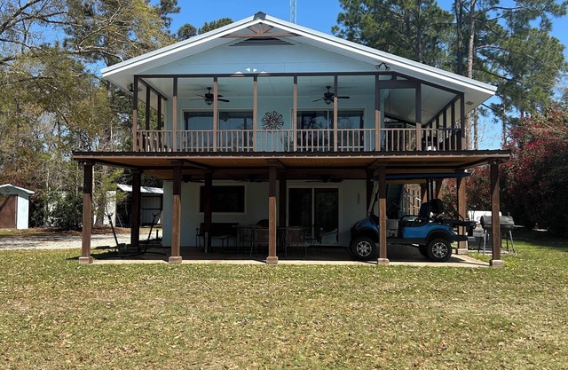 LAKEFRONT LODGE Amazing Big Flat Lot, Beach, Boat Dock! LAKE EUFAULA AL
