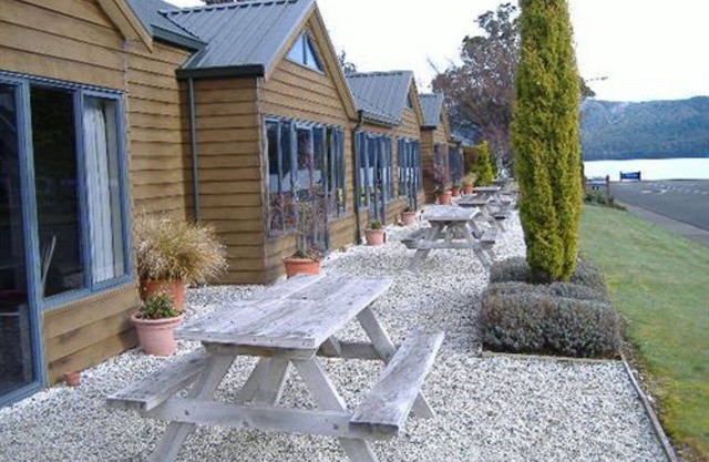 Lakefront Lodge