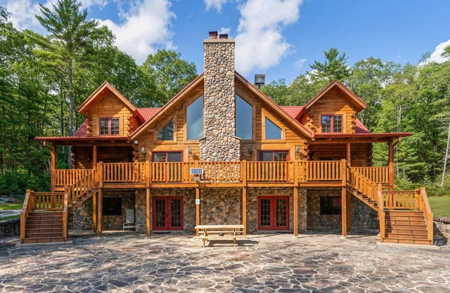 Lakefront Lodge w/ Pvt Dock, Sauna, GameRm, Pickle/Basketball Court, Firepit