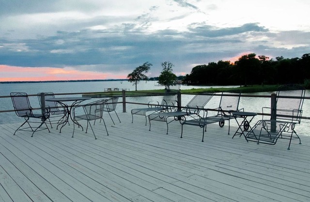 Lakefront lodging that your family will love