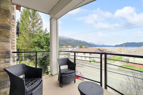 Lakefront Lux 2BR Unit