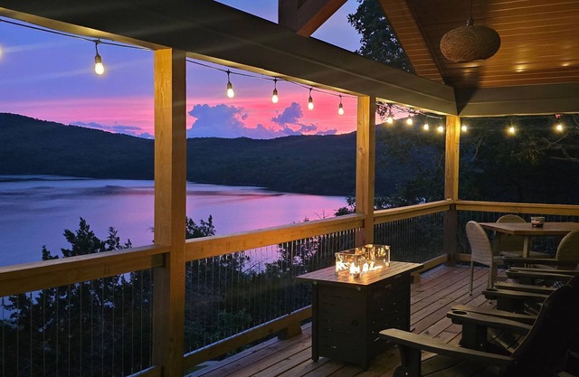 Lakefront Luxe | King Beds | Near Table Rock Lake