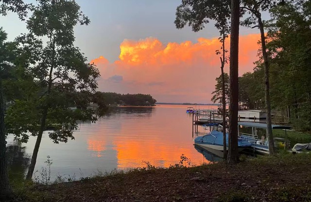 Lakefront Luxury Apartment on Lake Murray ~ Next to Marina