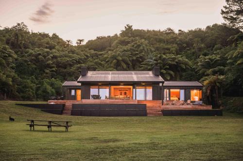 Lakefront Luxury at Okere Falls Lake Rotoiti