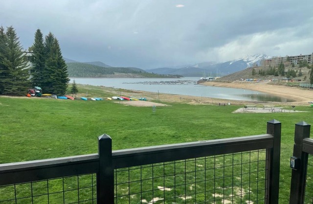 Lakefront Luxury Condo with Stunning Views!