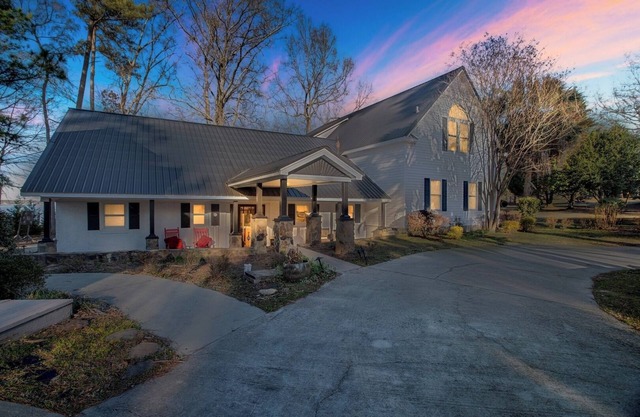 Lakefront Luxury: Dock, Fire Pit, Game Room and More