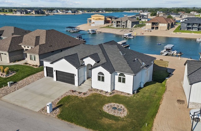 Lakefront Mansion!Close to SAC&Mahoney State Park!