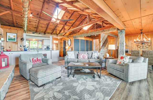 Lakefront Michigan Cottage w/Grill, Dock & Kayaks