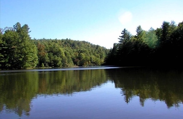 Lakefront Mountain Retreat - WiFi / Mascotas / Piscina / Golf / Tenis