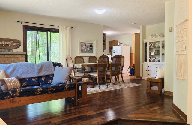 LAKEFRONT OASIS, the perfect cottage getaway+NEW Bunkie w/Loft! Sleeps up to 12