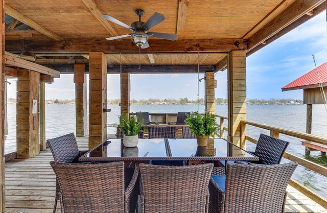Lakefront Oscar Home w/ Game Room + Boat Dock!
