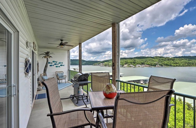 Condominio en el lago de los Ozarks w / Boat Slip & Pool!
