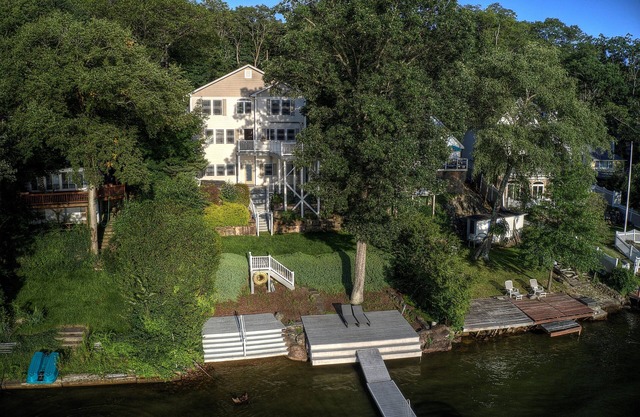 Lakefront, private dock & deck!