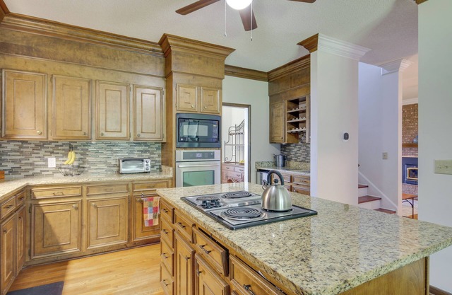 Lakefront Paradise with Private Deck & Kayaks!