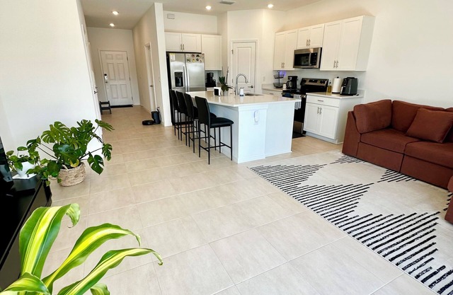 Lakefront + Pool 7min to Nokomis & Venice Beach