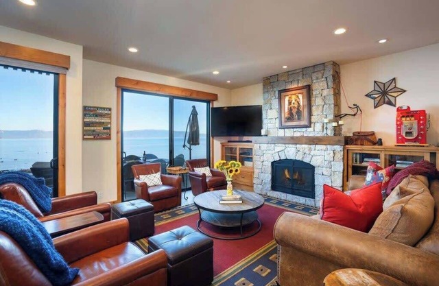 Lakefront|Pool|Pier|Bouys|Pickleball|Walk to town